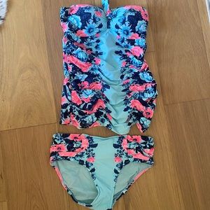 ☀️Seafolly strapless tankini. Flattering ruching and beautiful bright floral.